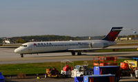 N892AT @ KATL - Taxi to park Atlanta - by Ronald Barker