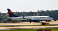 N372DA @ KATL - Landing Atlanta - by Ronald Barker