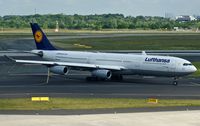 D-AIFD @ EDDL - Lufthansa, seen here shortly after arrival from Chicago O'Hare(KORD) at Düsseldorf Int'l(EDDL) - by A. Gendorf