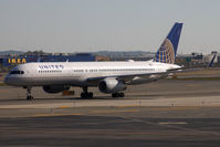 N19136 @ KEWR - Taxiing - by micka2b