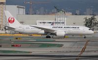 JA821J @ LAX - Japan Airlines
