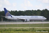 N76519 @ KRSW - United Flight 174 (N76519) arrives at Southwest Florida International Airport following flight from Newark-Liberty International Airport - by Donten Photography