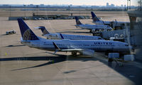 N76517 @ KDFW - Gate E5 DFW - by Ronald Barker