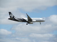 ZK-OXJ @ NZAA - landing from east - by magnaman