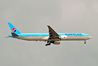 HL8250 @ EGLL - Boeing 777-3B5ER [37650] (Korean Air) Home~G 01/06/2015. On approach 27L. - by Ray Barber