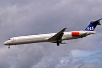 LN-RMM @ EGLL - McDonnell Douglas DC-9-81 [53005] (SAS Scandinavian Airlines) Heathrow~G 31/08/2006. On finals 27L. - by Ray Barber