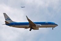 PH-BXU @ EGLL - Boeing 737-8BK [33028] KLM (Royal Dutch Airlines) Home~G 10/05/2011. On approach 27L. - by Ray Barber