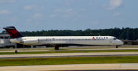 N927DA @ KATL - Taxi Atlanta - by Ronald Barker