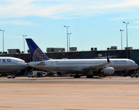 N41140 @ KIAD - At the gate Dulles - by Ronald Barker