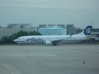 N487AS @ IAH - Alaska Airlines New Livery - by Christian Maurer