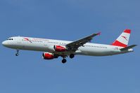 OE-LBA @ LLBG - Flight from Vienna, Austria, upon landing on runway 30. - by ikeharel