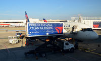 N671DN @ KATL - At the gate Atlanta - by Ronald Barker