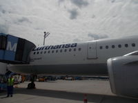 D-AIRX @ EDDM - Lufthansa A321 Front Boarding for Rome FCO - by Christian Maurer