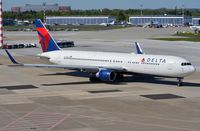 N176DN @ EDDL - Delta B763 taxiing for the active. - by FerryPNL