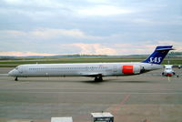 LN-ROB @ EFHK - McDonnell Douglas MD-90-30 [53462] (SAS Scandinavian Airlines) Helsinki-Vantaa~OH 18/05/2003 - by Ray Barber