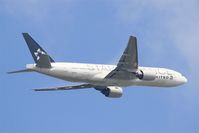 N794UA @ LFPG - Boeing 777-222, Take off rwy 06R, Roissy Charles De Gaulle airport (LFPG-CDG) - by Yves-Q