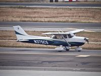 N375CS @ KSNA - Cessna 172S in taxing for take off. - by Eric Olsen