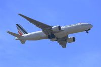 F-GSPY @ LFPG - Boeing 777-228 (ER), Long approach rwy 08R, Roissy Charles De Gaulle Airport (LFPG-CDG) - by Yves-Q