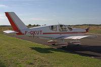 F-GKUT @ LFPN - Parked - by Romain Roux