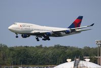 N673US @ DTW - Delta - by Florida Metal