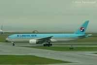 HL7530 @ CYVR - Taxiing for take-off to south runway with easterly departure. - by Remi Farvacque
