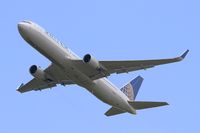 N668UA @ LFPG - Boeing 767-322, Take off rwy 27L, Roissy Charles De Gaulle airport (LFPG-CDG) - by Yves-Q