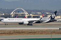 ZK-OKS @ KLAX - ANZ B773 - by FerryPNL