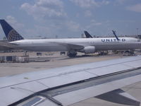 N67052 @ IAH - United 767-424ER - by Christian Maurer
