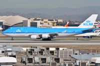 PH-BFD @ KLAX - Arrival of the royal blue B744. - by FerryPNL