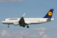 D-AIUW @ LMML - A320 D-AIUW Lufthansa - by Raymond Zammit