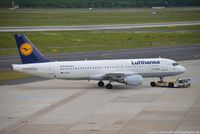 D-AIZG @ EDDL - Airbus A320-214 - LH DLH Lufthansa 'Sindelfingen' - 4324 - D-AIZG - 26.05.2015 - DUS - by Ralf Winter