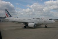 F-GRHL @ LFPG - Airbus A319-111, Push back, Roissy Charles De Gaulle airport (LFPG-CDG) - by Yves-Q
