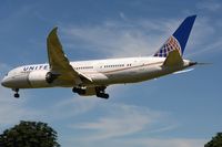 N28912 @ EGLL - United B788 on short final. - by FerryPNL