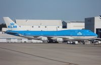 PH-BFI @ KIAH - Boeing 747-400