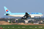 HL7526 @ VIE - Korean Air - by Chris Jilli
