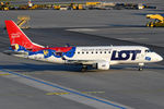 SP-LDF @ VIE - LOT Polish Airlines - by Chris Jilli