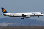 D-AIRR @ VIE - Lufthansa - by Chris Jilli