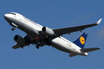 D-AIUE @ VIE - Lufthansa - by Chris Jilli