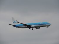PH-BXC @ EHAM - KLM 737 ON FINAL - by fink123