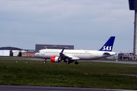 SE-DOZ @ CPH - SE-DOZ just arrived rw 22L - by Erik Oxtorp