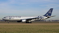 B-6528 @ EHAM - on it's way to 36L - by Gert-Jan Vis