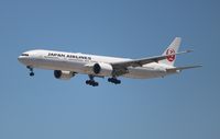 JA737J @ LAX - Japan Airlines