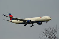 N817NW @ EHAM - DELTA A 330 - by fink123