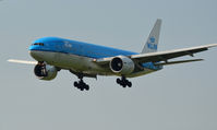 PH-BQG @ EHAM - KLM 777 LANDING - by fink123