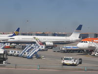 EC-HDS @ LEMD - Boeing 757-200 - by Christian Maurer