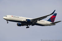 N195DN @ KJFK - Boeing 767-332/ER - Delta Air Lines  C/N 28452, N195DN - by Dariusz Jezewski www.FotoDj.com