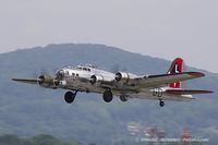 N3193G @ KOQU - Boeing B-17G Flying Fortress Yankee Lady C/N 77255 - Yankee Air Museum, N3193G - by Dariusz Jezewski www.FotoDj.com