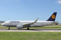 D-AIUU @ LMML - A320 D-AIUU Lufthansa - by Raymond Zammit