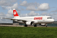 HB-IPY @ EHAM - Swiss A319 - by Andreas Ranner