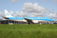 PH-EZA @ EHAM - KLM Cityhopper ERJ-190 - by Andreas Ranner